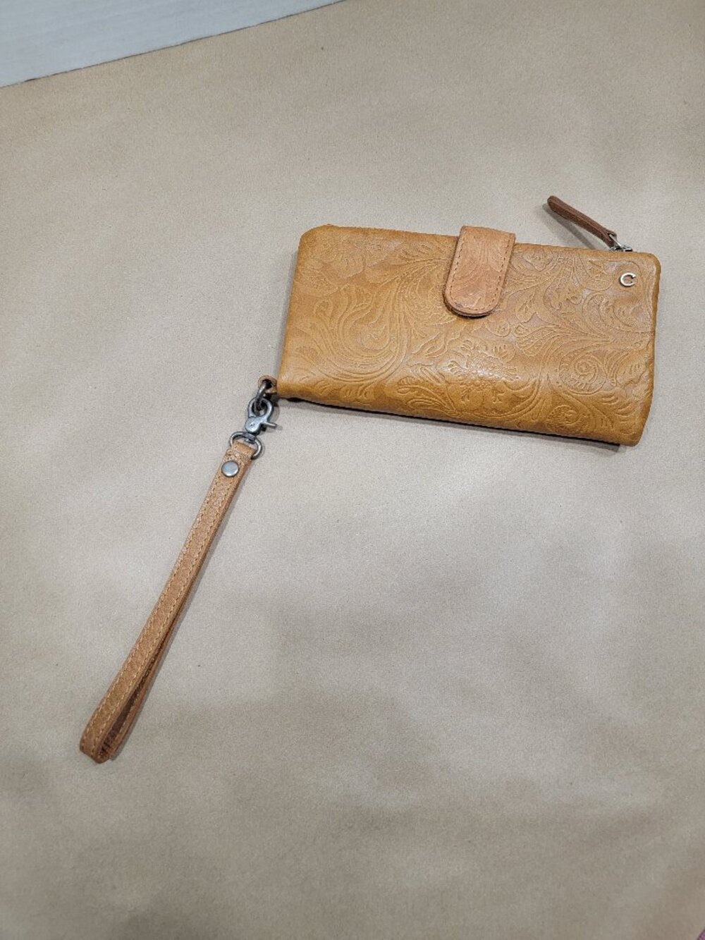 WILD WEST Los Angeles Tooled Genuine Leather Flap Bifold Wallet Wristlet